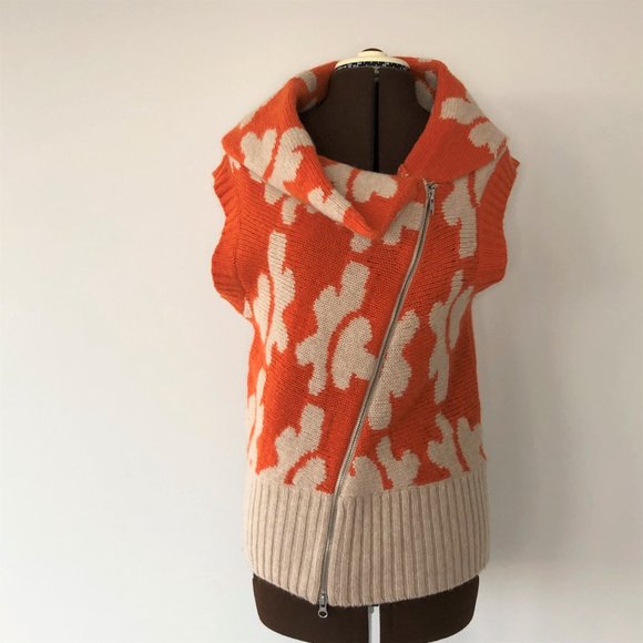 Orange and Cream Floral Knit Vest with Diagonal Zipper Closure - Picture 2 of 7